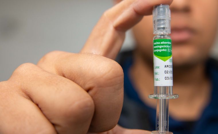Meningite C: Minas recebe 100 mil doses de vacina e aguarda mais 300 mil para imunizar a população