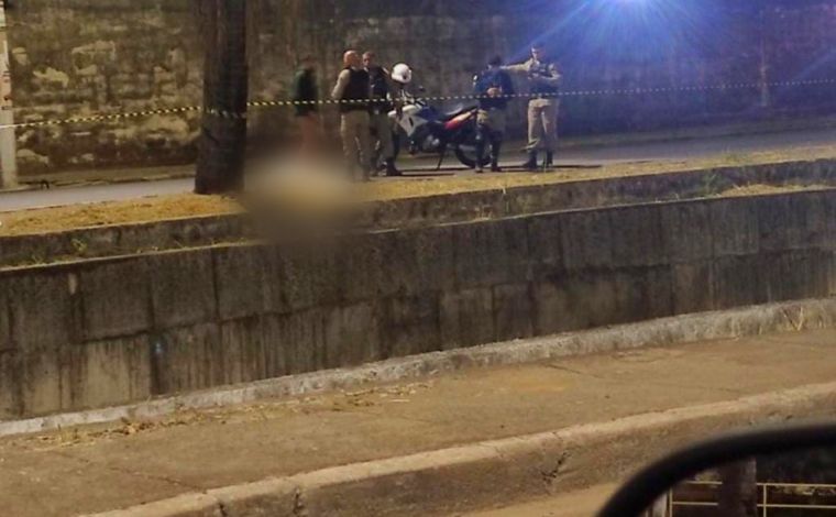 Motociclista morre após perder controle da direção e colidir veículo contra árvore em Sete Lagoas