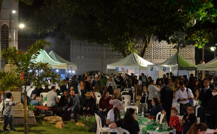 Feirinha Acústica na Praça Tiradentes: Evento cultural acontece nesta quinta-feira em Sete Lagoas