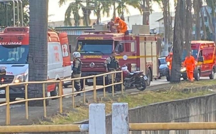 Motociclista perde controle da direção e cai no córrego do Diogo em Sete Lagoas; veja vídeo 