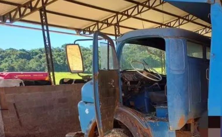 Homem morre após ter cabeça prensada por caçamba de caminhão em Minas Gerais