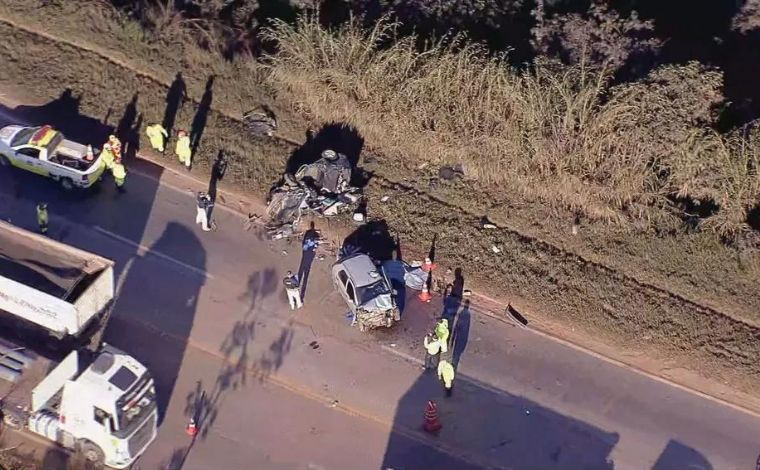 Colisão frontal deixa um morto e cinco feridos na BR-040, em Congonhas; veja vídeo