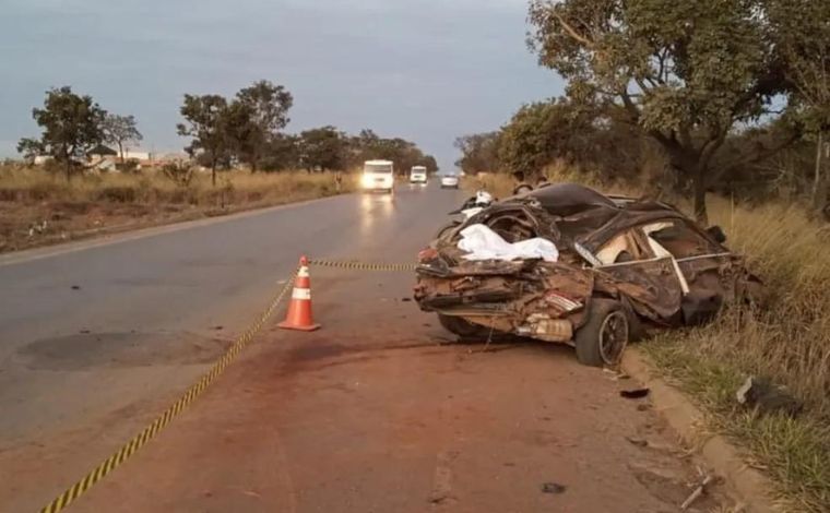 Jovem de 22 anos morre e duas pessoas ficam gravemente feridas em acidente na rodovia MG-164