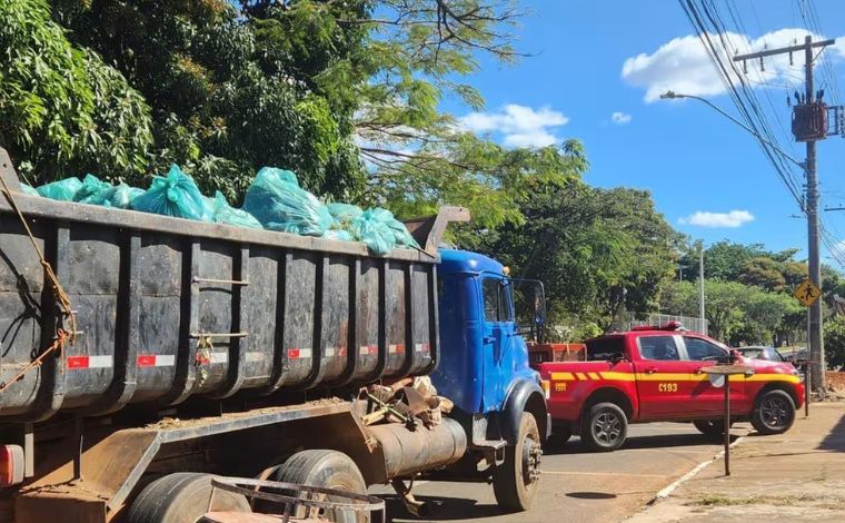 Idoso morre após ser esmagado por caminhão de coleta de lixo no interior de Minas