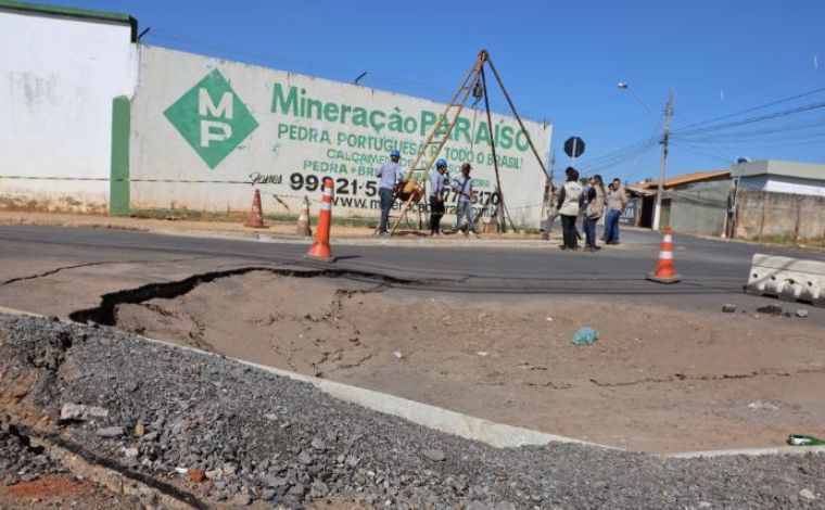 Estudo geológico é realizado para investigar abatimento do solo no bairro Santa Luzia em Sete Lagoas