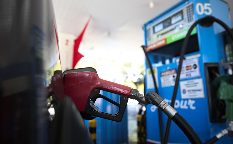 Redução da gasolina começa a valer neste sábado, após corte da Petrobras