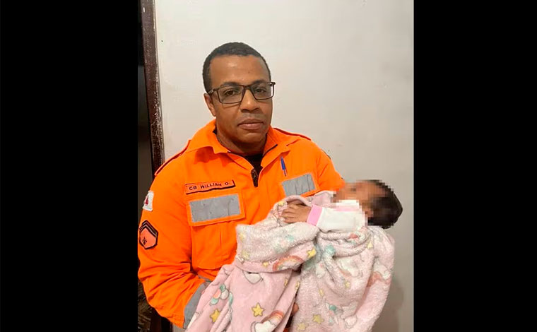 Bombeiros ajudam mãe por telefone e ela consegue desengasgar bebê de dois meses