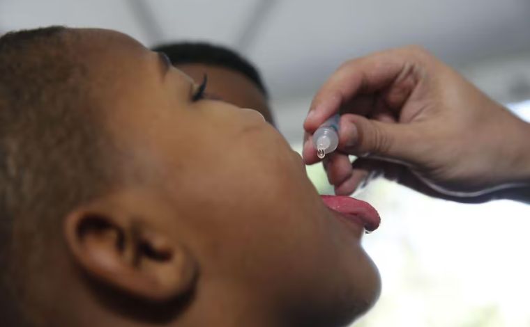 Gotinha será substituída por injeção contra pólio, anuncia Ministério da Saúde
