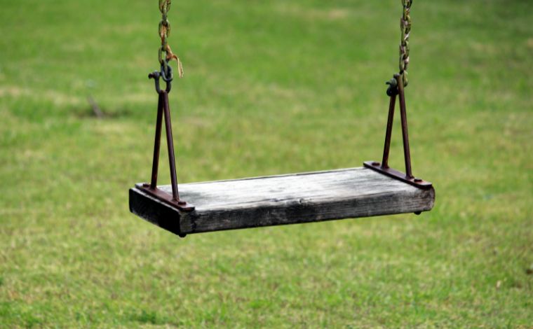 Menina de 8 anos morre ao brincar em balanço de sítio no interior de Minas