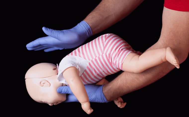 Engasgos de bebês aumentam em Minas Gerais; saiba como identificar e socorrer a criança