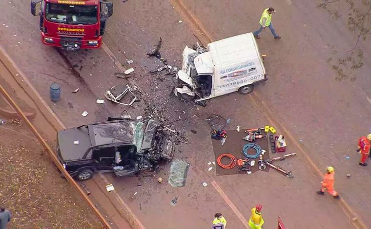 Uma pessoa morre e três ficam feridas em grave acidente na BR-040 em Nova Lima