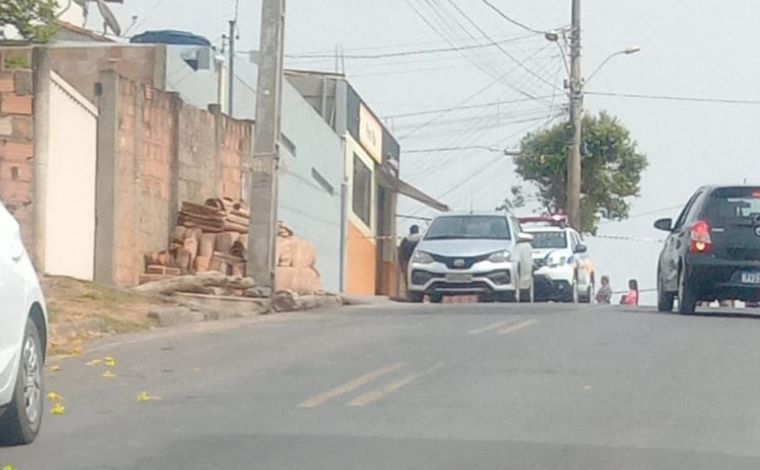Jovem é morto a tiros dentro de padaria no bairro São João em Sete Lagoas 