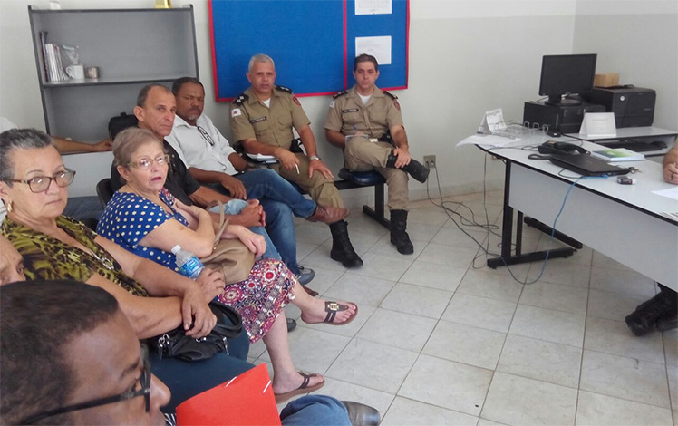 Autoridades se reúnem com moradores dos bairros Lontra e Barreiro para debater segurança