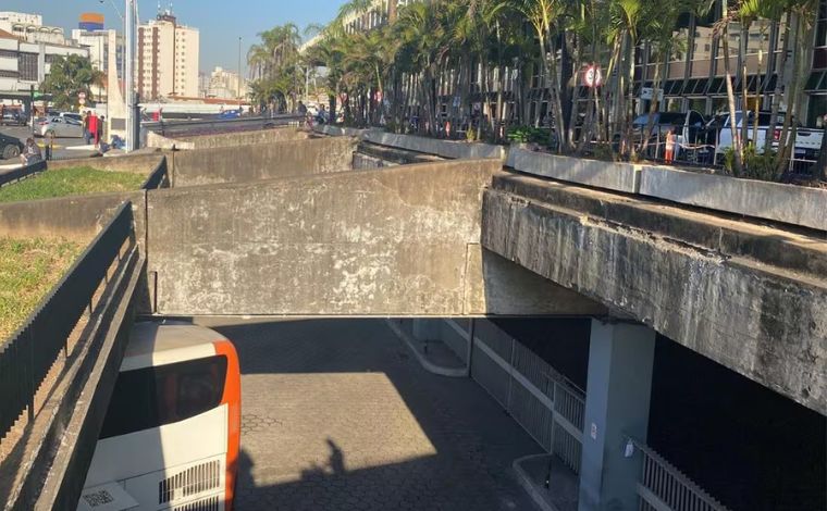 Homem morre após se desequilibrar e cair do 2º andar da rodoviária de Belo Horizonte