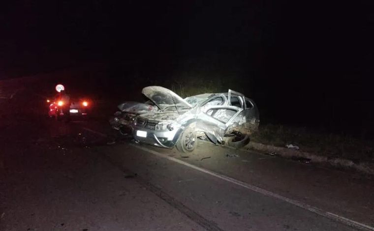 Acidente entre três veículos deixa um morto e cinco feridos na BR-265, em MG