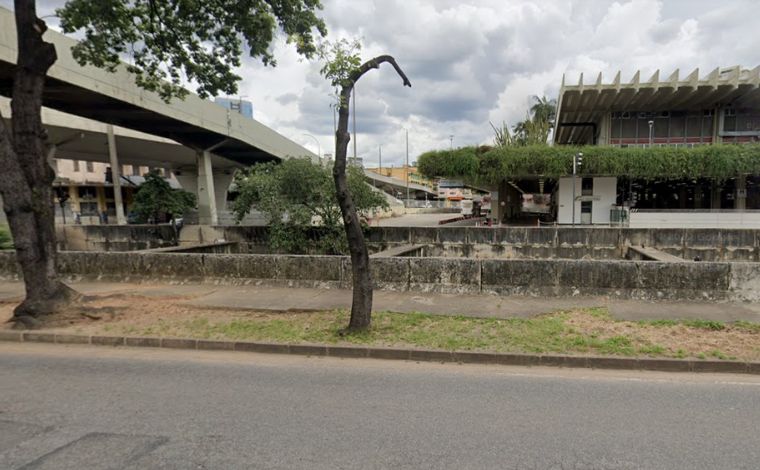 Após roubo de celular, ladrão morre ao saltar de passarela e cair nos fundos da rodoviária de BH