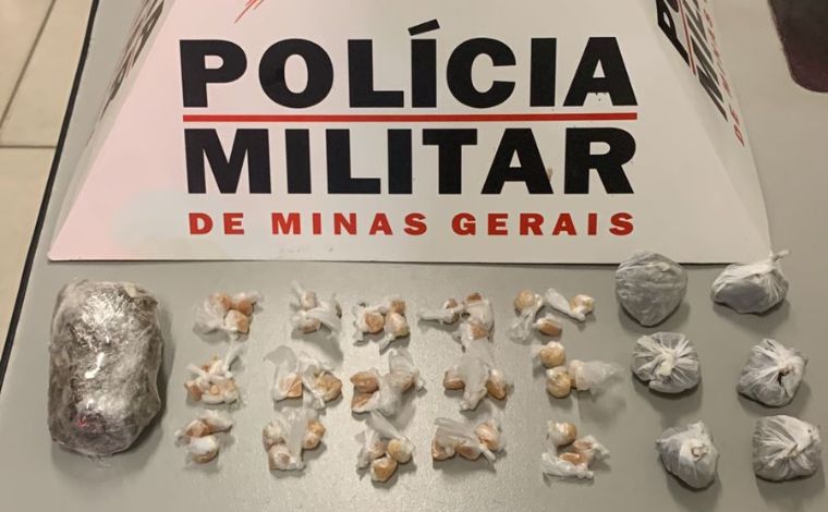 Polícia Militar apreende drogas e prende suspeitos de tráfico no bairro Iraque em Sete Lagoas 