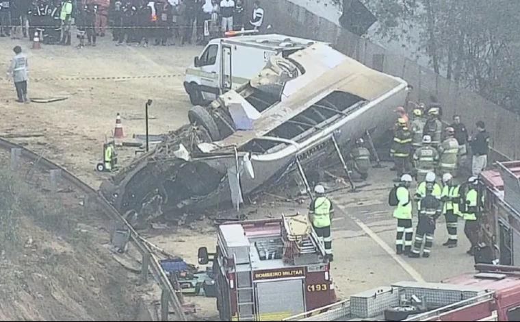 Ônibus com torcedores do Corinthians capota e deixa 7 mortos na Grande BH