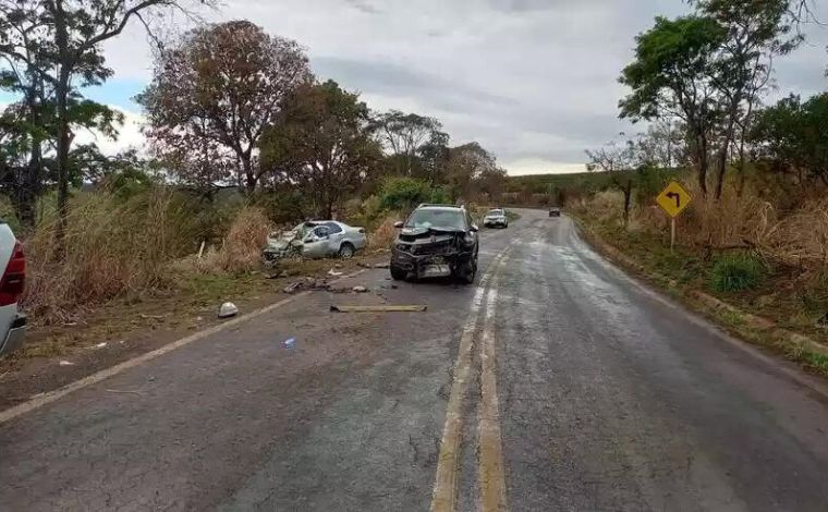 Casal morre e duas pessoas ficam feridas em acidente na rodovia na MG-230, no Sul de Minas 