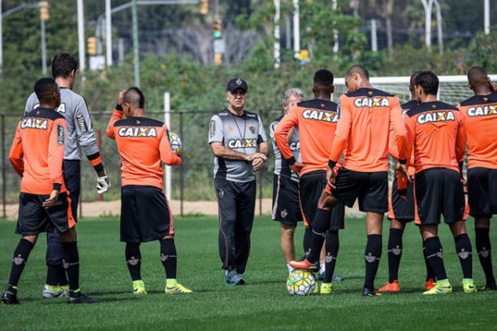 Galo joga pela liderança neste domingo