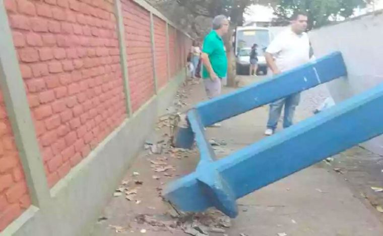 Adolescente de 16 anos morre esmagado por marquise de ponto de ônibus no interior de Minas 