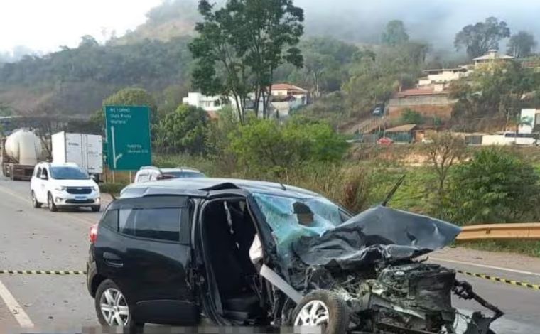 Caminhão-tanque explode após tombar na BR-040, em Barbacena, Zona da Mata