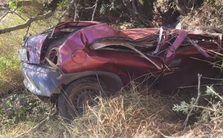 Homem desaparecido há seis dias é encontrado morto dentro de carro capotado às margens da MG-428