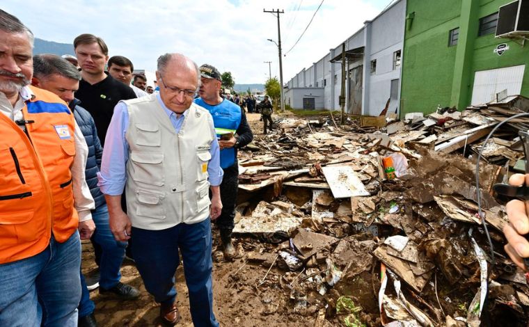 Alckmin anuncia R$ 741 milhões para cidades do RS afetadas por ciclone