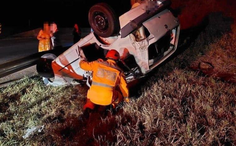 Sete adolescentes ficam feridos em capotamento na BR-381, em MG