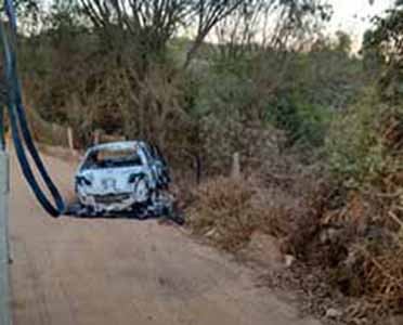 Polícia encontra dois corpos carbonizados em uma estrada de terra em Sete Lagoas