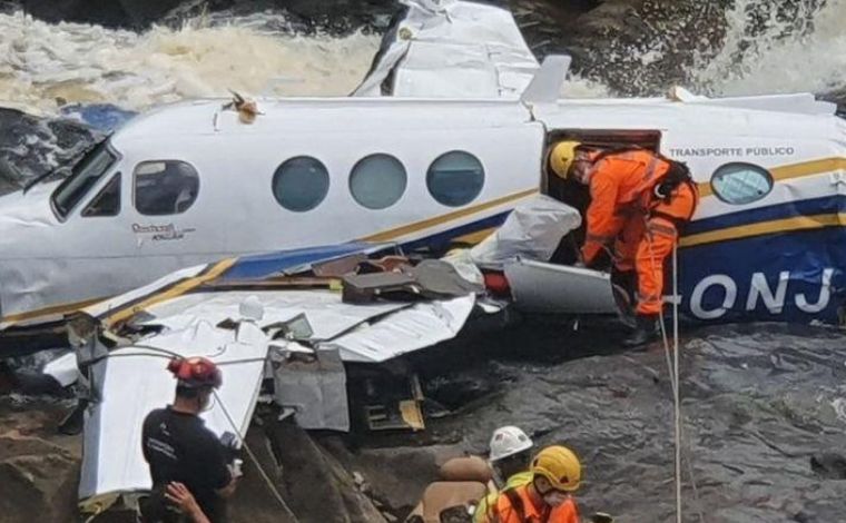 Polícia Civil conclui que piloto foi responsável por acidente de avião com Marília Mendonça