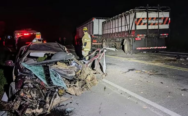 Motorista morre em acidente após ultrapassagem proibida na BR-267, em MG 