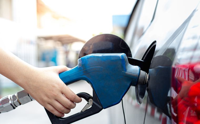 Gasolina está R$ 0,11 mais cara no Brasil do que no exterior