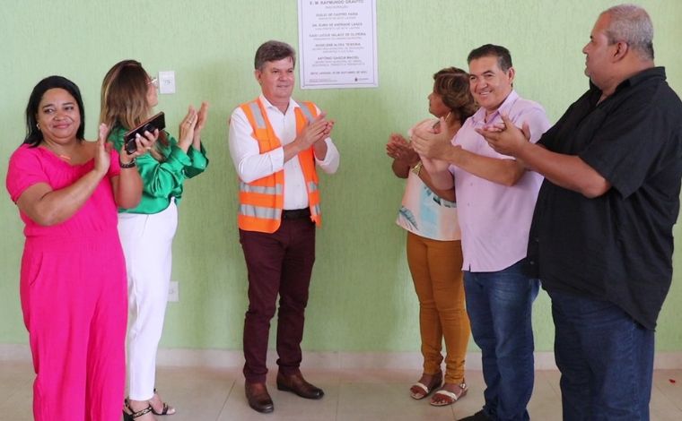 Quadra da Escola Raymundo Gravito é entregue com nova estrutura no bairro Jardim dos Pequis