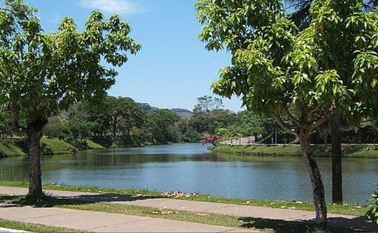 Homem morre afogado após carro cair em represa da Universidade Federal de Viçosa