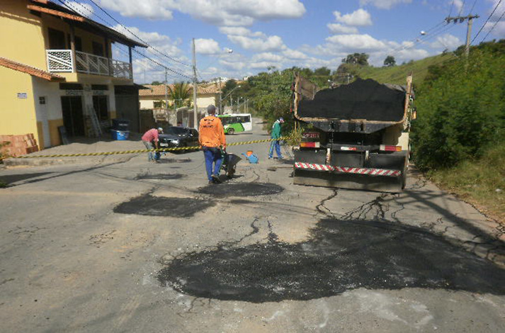 Vencedora da licitação enfim inicia a operação tapa-buracos em Sete Lagoas