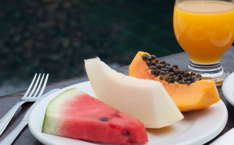 Onda de calor: veja 5 frutas ricas em água para se hidratar