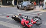 Motocicleta com três ocupantes fura sinal e bate em carro na região Leste de Belo Horizonte 