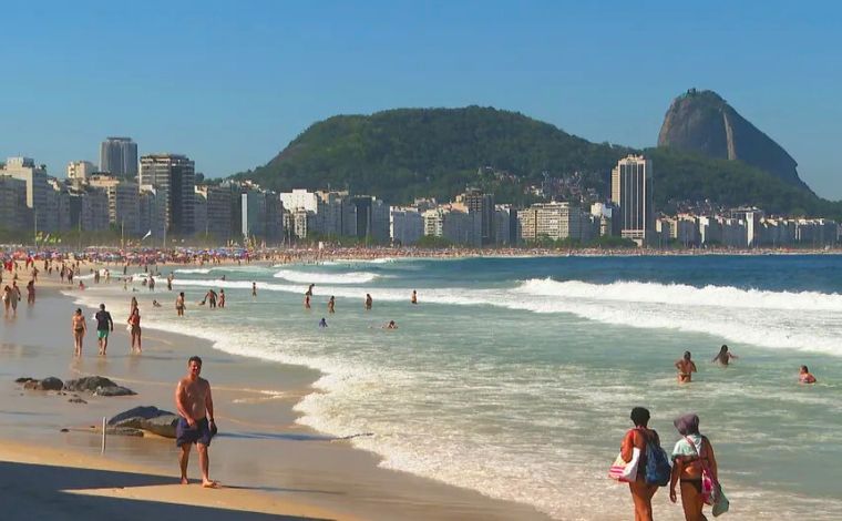 Sol e praia favorecem surgimento de quadros agudos de diarreia; saiba como evitar