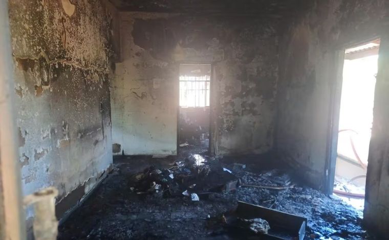 Idoso tenta espantar aranha com lança-chamas e acaba causando incêndio em residência, em MG