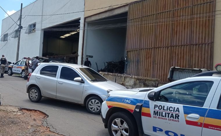 Vídeo: Quatro pessoas são presas em operação contra desmanche de veículos em Sete Lagoas