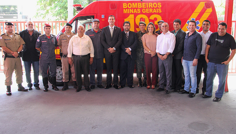 Bombeiros recebem unidade de resgate para reforçar atendimento na região