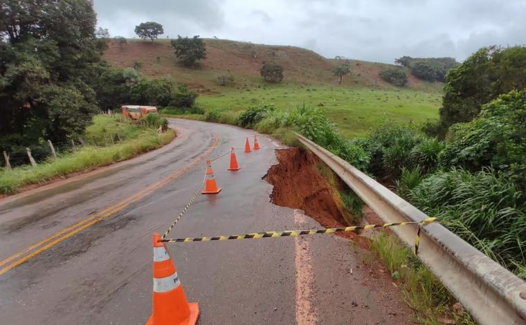 Rodovias mineiras têm 50 interdições e 218 pontos de risco nesta quarta