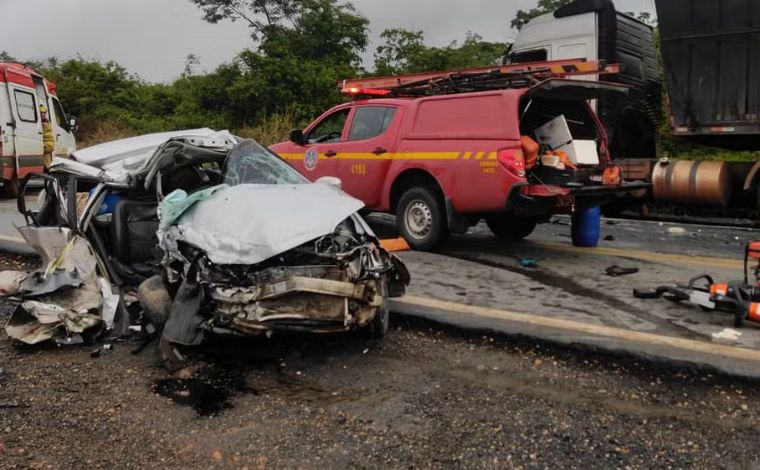 Bebê de seis meses morre e três pessoas ficam feridas em acidente na rodovia MGC-122