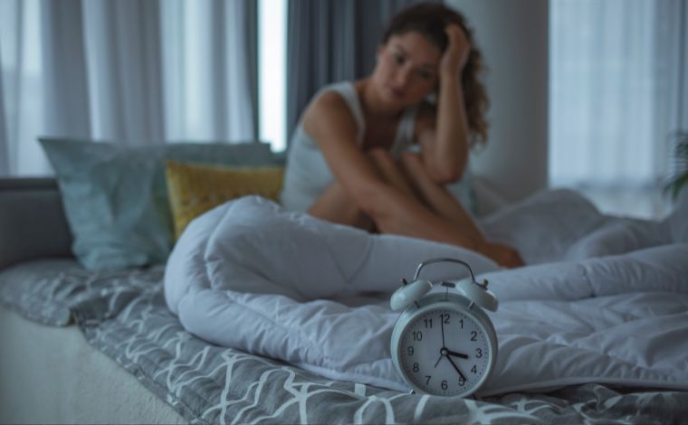 Dormir mal afeta emoções positivas e traz riscos à saúde mental a longo prazo 