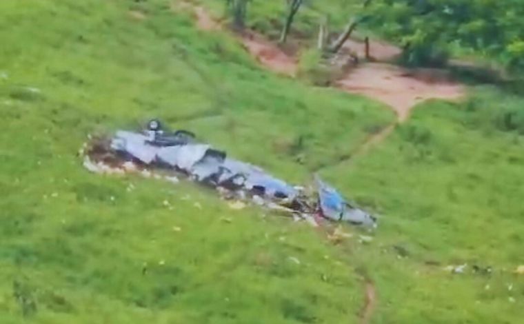 Sete pessoas morrem após avião se partir ao meio durante vôo e cair, em Minas Gerais; veja vídeo