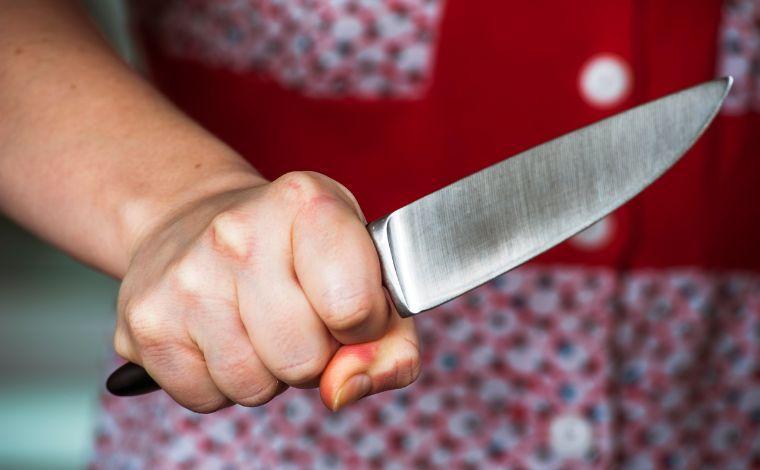 Mulher mata companheiro a facadas após discussão em churrasco no interior de Minas