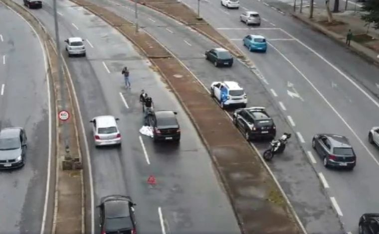 Vídeo: homem em situação de rua morre após ser atropelado por viatura da Polícia Civil em BH