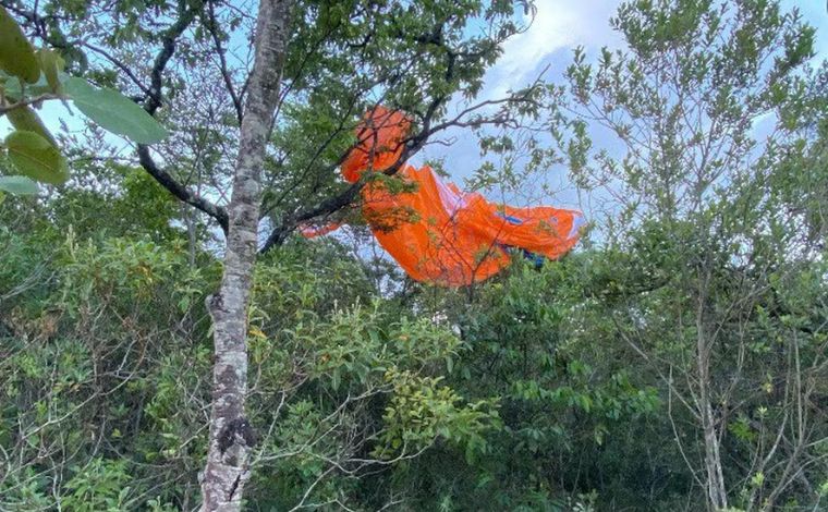 Homem tem mal súbito e morre durante voo de parapente em Sete Lagoas
