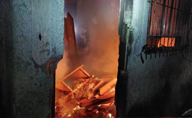 Homem morre após colocar fogo em materiais recicláveis dentro de casa em Minas Gerais 